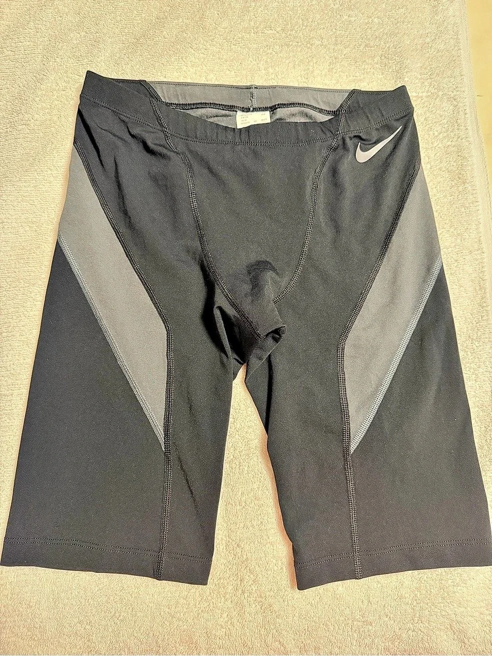 Nike HydraStrong Vex Colorblock Jammer Black & Gray Medium